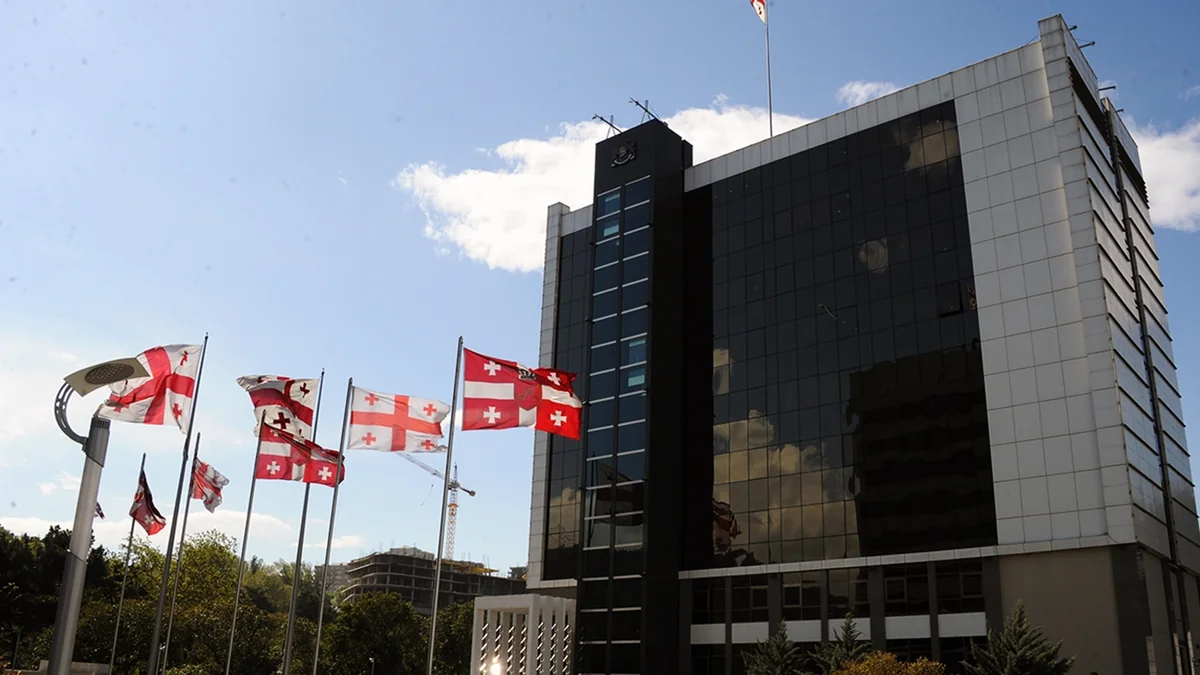 Gürcüstan Müdafiə Nazirliyinin 2 mindən çox əməkdaşı işdən çıxarılıb