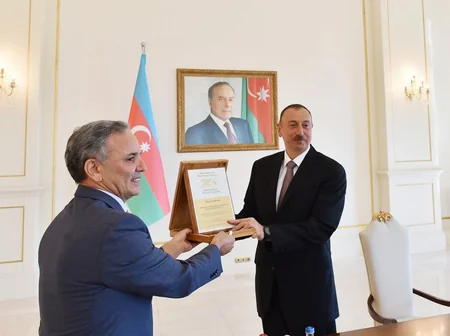 ​Prezident İlham Əliyevə Mətbuat Şurasının xüsusi mükafatı təqdim olunub - ƏLAVƏ OLUNUB