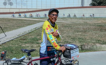 Mərakeşli ultramarafonçu Bakıda azərbaycanlı velosipedçilərlə yarışıb