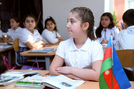 Bakı məktəblərində ilk dərslər vətənpərvərlik mövzularına həsr olunub