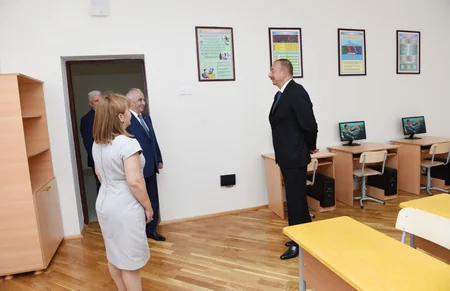 Президент Ильхам Алиев ознакомился с условиями, созданными в новом учебном корпусе школы номер 245 в Баку