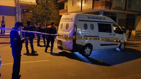 İstanbulda silahlı hücum olub, ölən var