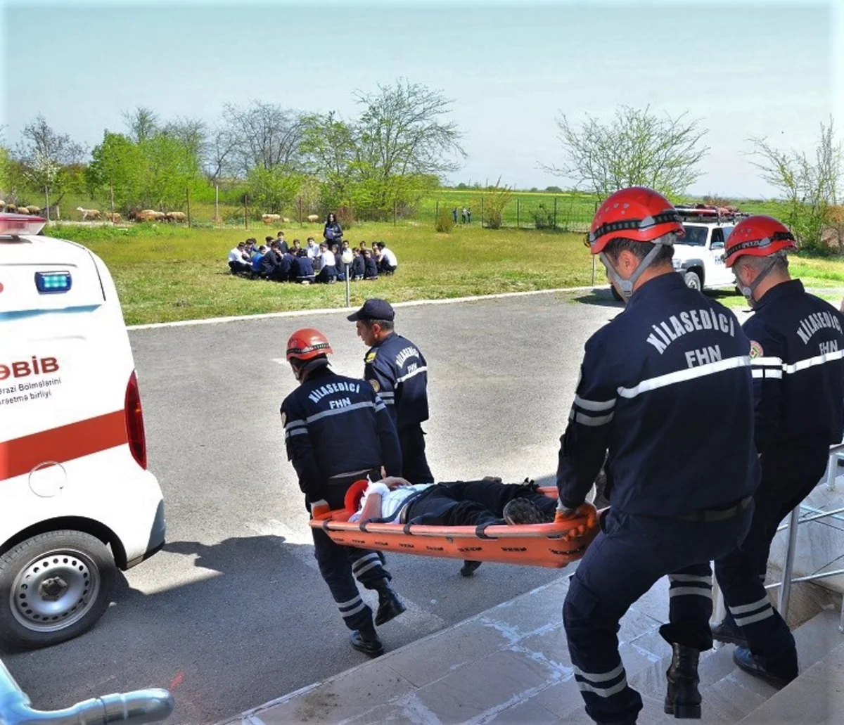 FHN Ağdamda orta məktəbdə mülki müdafiə məşqi keçirib