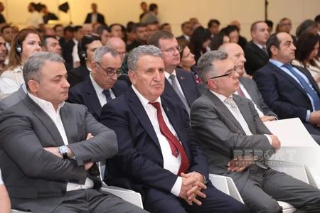 Heydər Əliyevin 100 illik yubileyinə həsr olunan “Dirçəliş. Başlanğıc” kitabının təqdimat mərasimi keçirilib