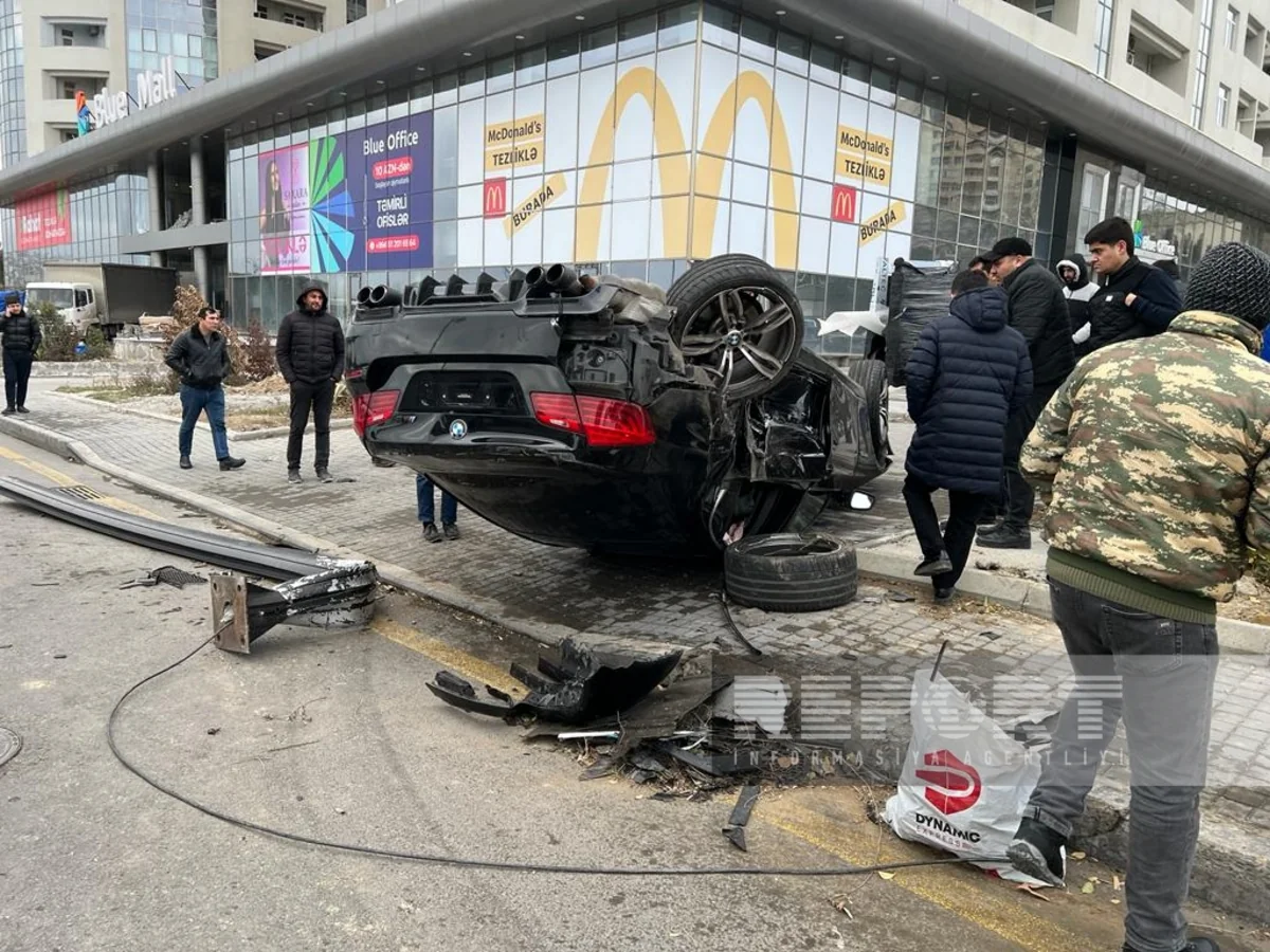 Bakıda avtomobil qəza törədərək aşıb, xəsarət alan var