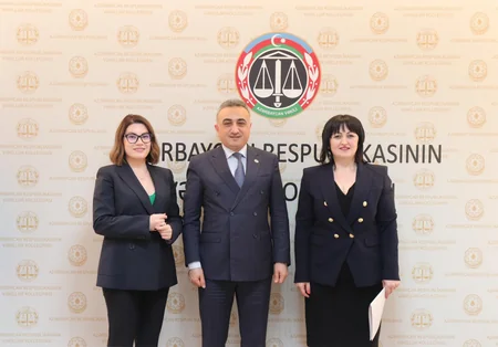 Amerika Hüquq Məktəbi ilə Vəkillər Kollegiyası arasında anlaşma memorandumu imzalanıb