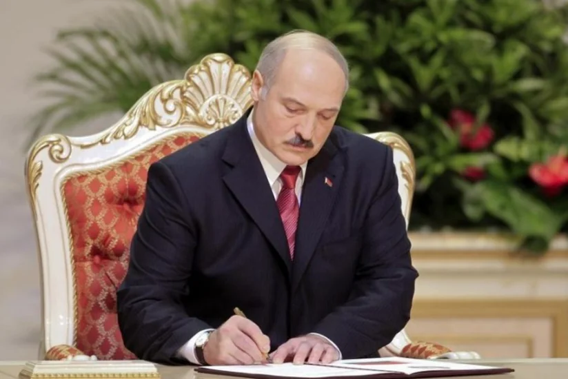 Лукашенко подписал указ о созыве внеочередной сессии парламента