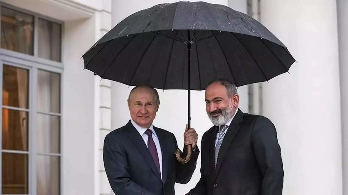 Putin Paşinyanla telefonla danışıb