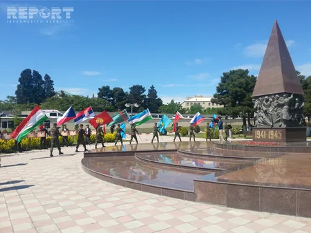 MDB ölkələrinin səfirləri Bakıda hərbi şərəf Memorialına gül çələngi qoyub