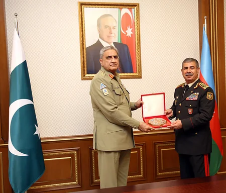 Azerbaijani Defense Minister meets with Chief of Pakistani Army Staff 