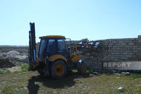 Zirə və Şüvəlanda qanunsuz tikililər sökülüb