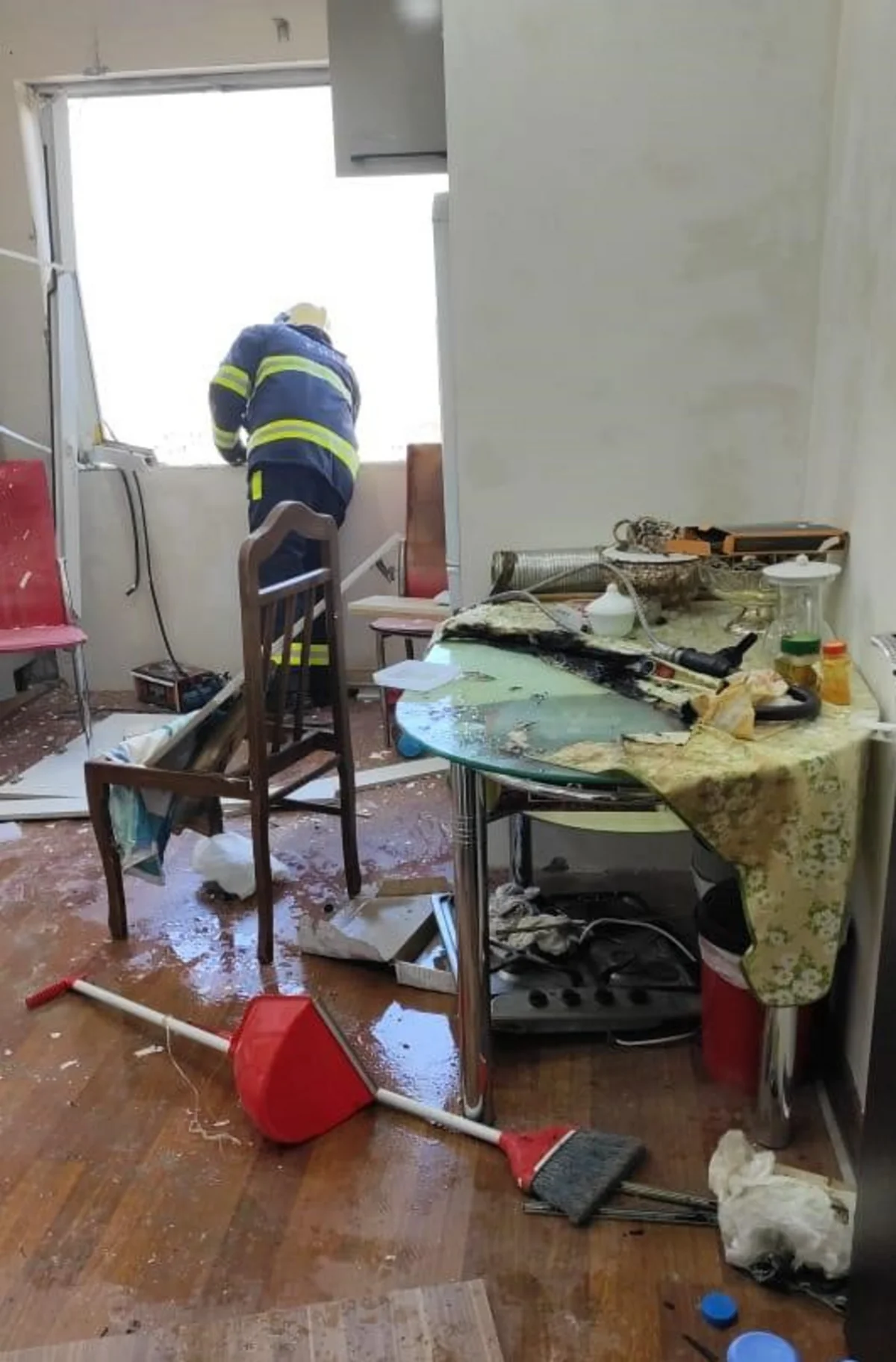 Bakıda çoxmərtəbəli binada partlayış olub, xəsarət alan var