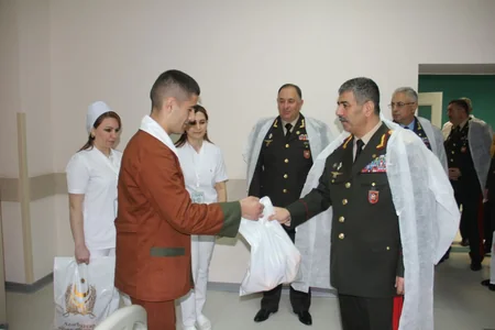 Müdafiə Nazirliyinin rəhbərliyi Novruz bayramı münasibətilə hərbi hospitalda olub