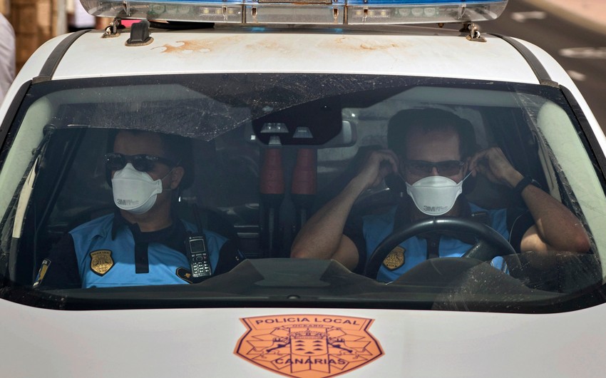 Spanish police arrest man who infected 22 people with COVID