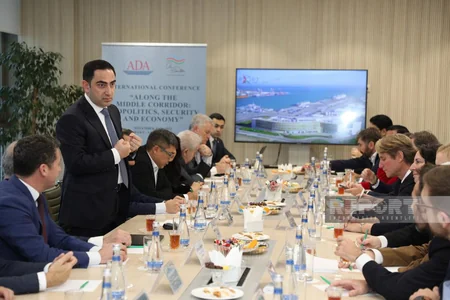 Azərbaycanın qlobal nəqliyyat şəbəkəsində tutduğu strateji mövqe təqdim edilib