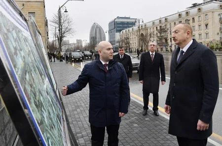 Prezident Xətainin heykəlinin köçürüldüyü parkda olub