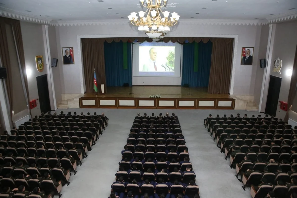 Ümummilli lider Heydər Əliyevin anım günü ilə əlaqədar Azərbaycan Ordusunda silsilə tədbirlər keçirilib