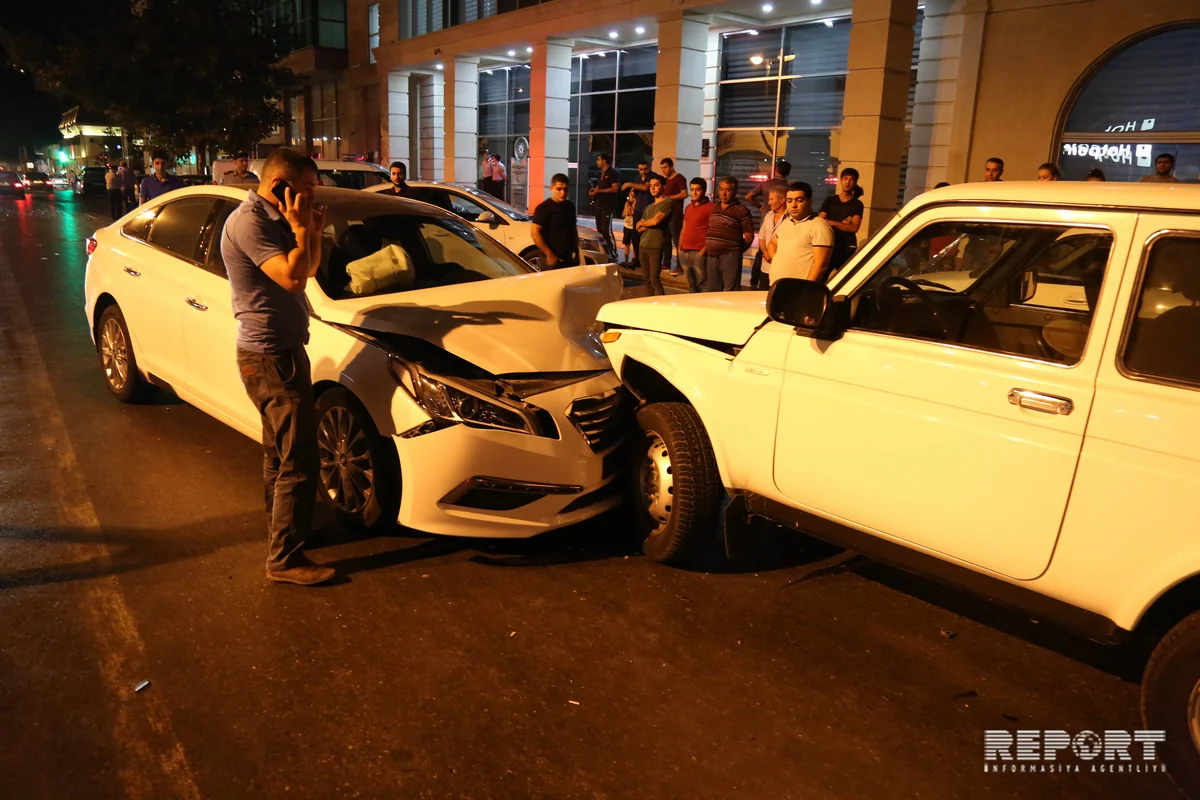 Bakıda üç maşın toqquşub, 2 nəfər xəsarət alıb - FOTO - VİDEO
