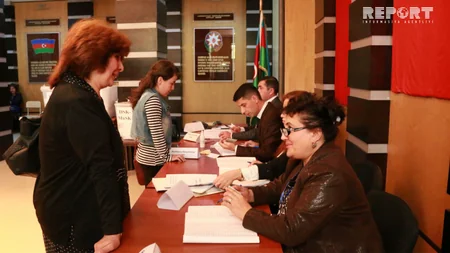 Gəncə şəhərində referendum üzrə səsvermə davam edir - FOTO