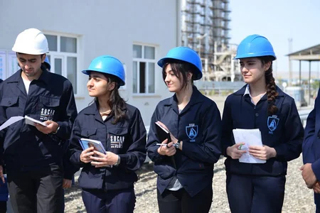 Bakı Ali Neft Məktəbinin rektoru Azərikimya İstehsalat Birliyində olub