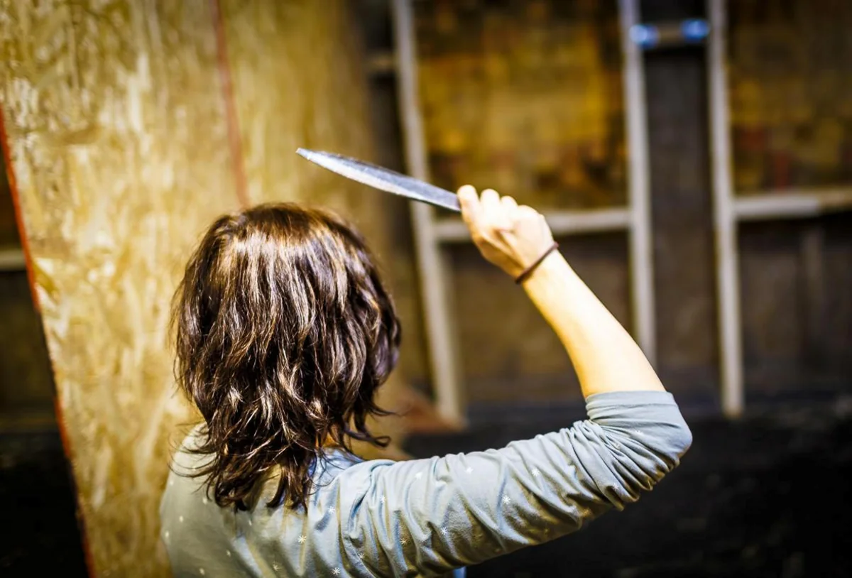 Qazaxda 41 yaşlı qadın bıçaq xəsarəti alıb