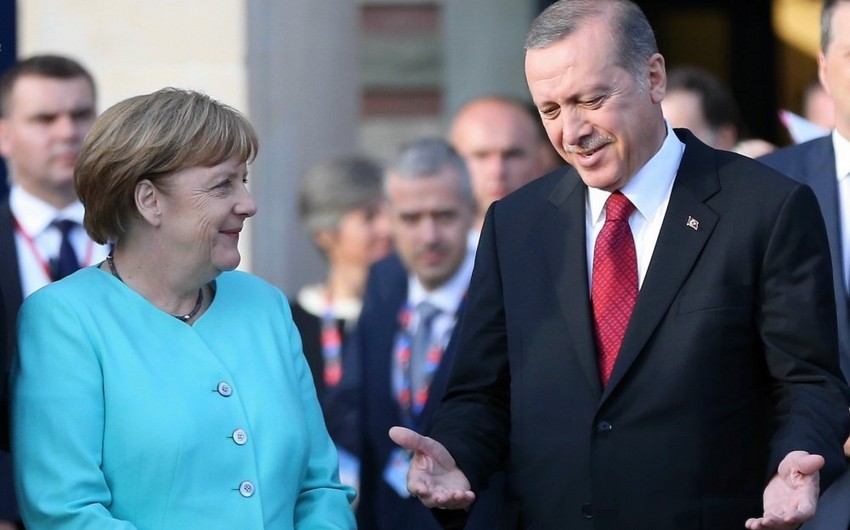 Ərdoğanla Merkel arasında telefon danışığı olub 