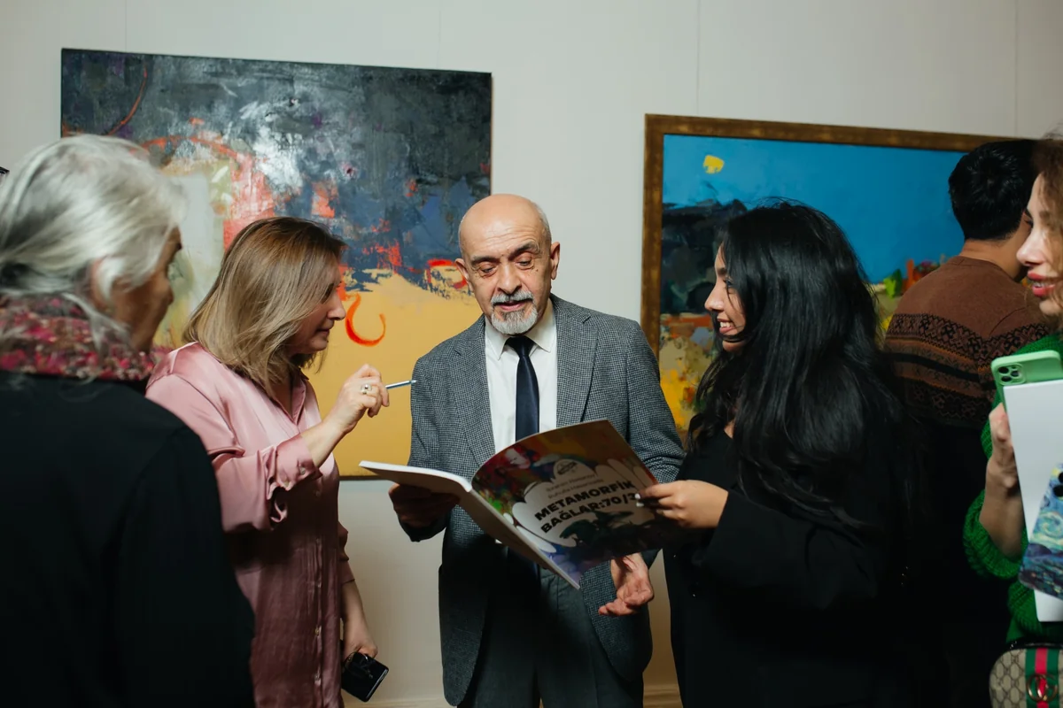 “Metamorfik bağlar:70/30” sərgisinin açılışı baş tutub