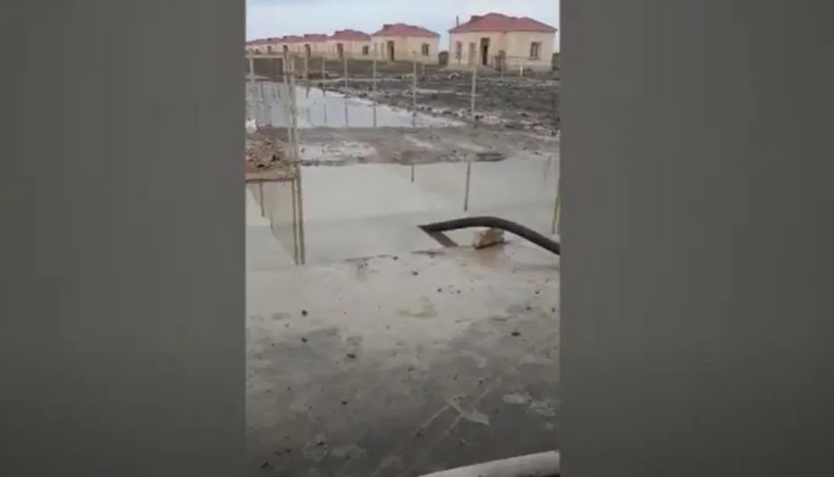 Ağcabədidə fərdi yaşayış evlərinin həyətyanı sahələrinə yağış suları dolub