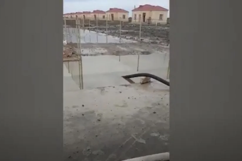 Ağcabədidə fərdi yaşayış evlərinin həyətyanı sahələrinə yağış suları dolub