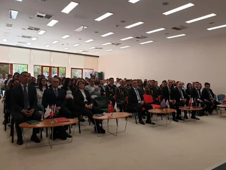 Səhiyyə naziri Türkiyədə işləyən azərbaycanlı həkimlərlə görüşüb