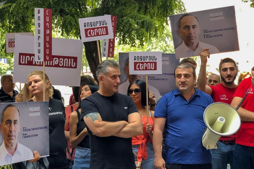 Сторонники Кочаряна проводят акцию протеста у Высшего судебного совета в Ереване