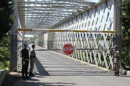 Polis Lənkəranda edilən sərt karantin rejimini qaydalarına nəzarət edir