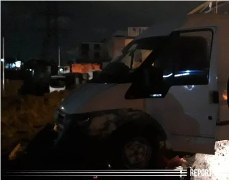 В Абшероне автомобиль врезался в железное ограждение