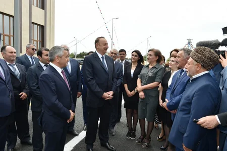 Prezident İlham Əliyev Nardaran sakinləri ilə görüşüb - FOTO