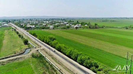 Yevlaxda kənd yolu yenidən qurulub