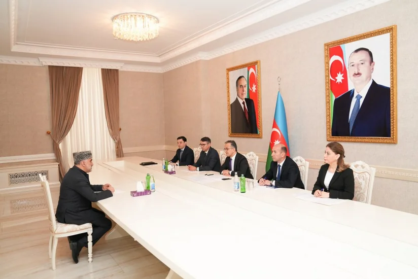 Dini Komitənin sədri Abşeronda vətəndaşları qəbul edib