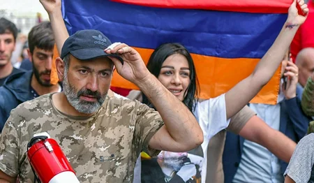 Ermənistanda məğlub hərbçilərlə qurulan rejim - dəyişən rollar