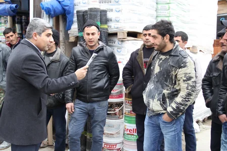 Bakının bazar, yanacaqdoldurma məntəqəsi, yeməkxana və marketlərində kitab paylanıb