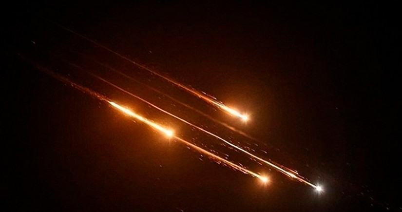 “Tasnim”: İran İsrailə qarşı yeni raket hücumlarına başlayıb