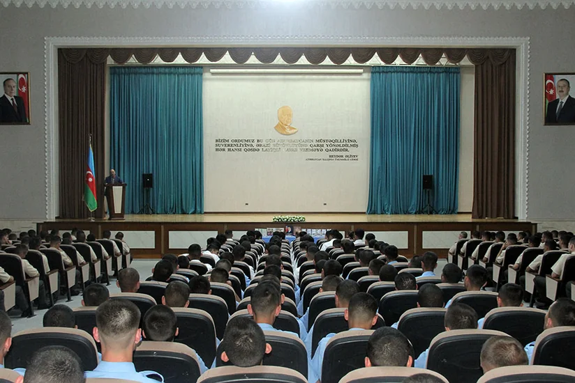 Hərbi institutda hərbi vətənpərvərlik mövzusunda tədbir keçirilib
