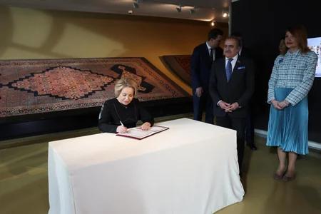 Matviyenko Azərbaycan Milli Xalça Muzeyi ilə tanış olub