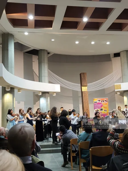 Azərbaycanlı skripkaçı Parisdə “Yeni ulduzlar” müsabiqəsinin konsertində çıxış edib