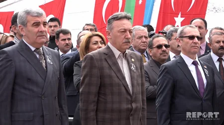 İzmirdə Xocalı faciəsinin qurbanları yad edilib - FOTO