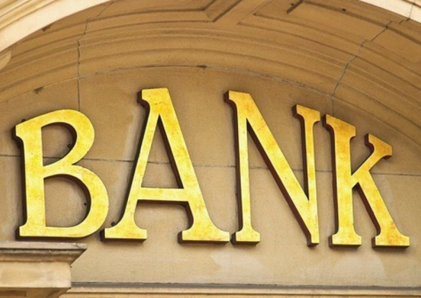 Azərbaycandakı bankların kredit portfelinin aktivlərdə payına görə renkinqi (01.07.2018) - TOP-10