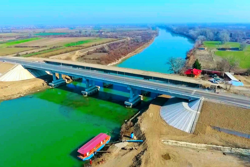 Kür çayı üzərində yeni avtomobil körpüsü inşa edilib
