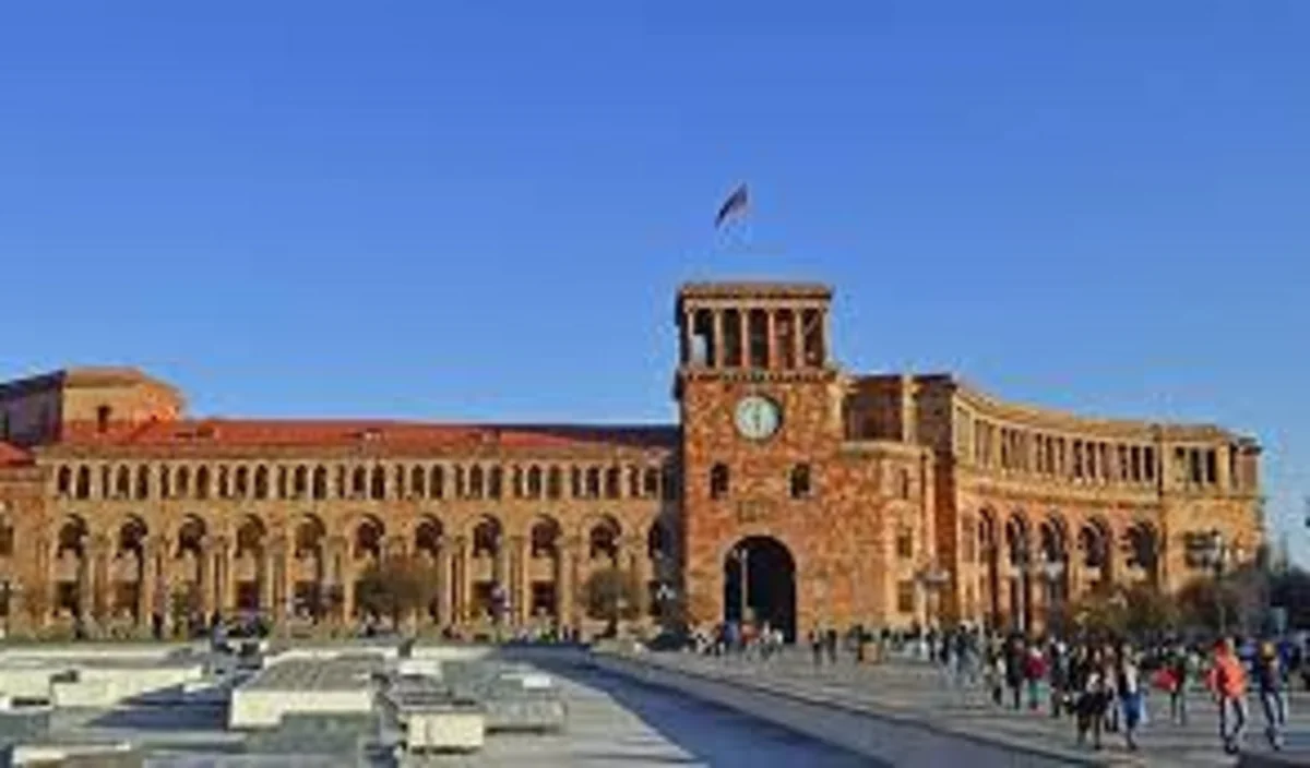 Veteran officers stage protest outside Armenian government building