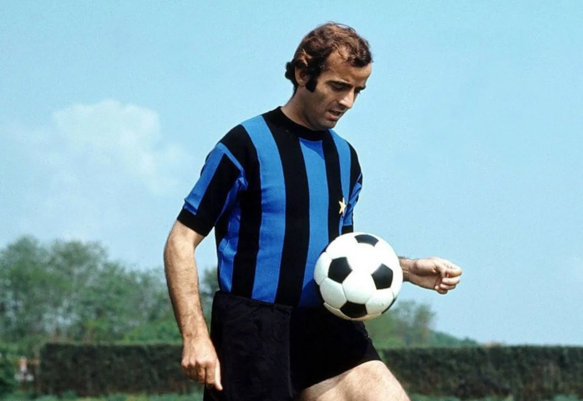 İlahi sol ayaq ləqəbli futbolçu dünyasını dəyişdi