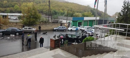 Şəkidə 7 avtomobil toqquşub, keçmiş baş həkim xəsarət alıb