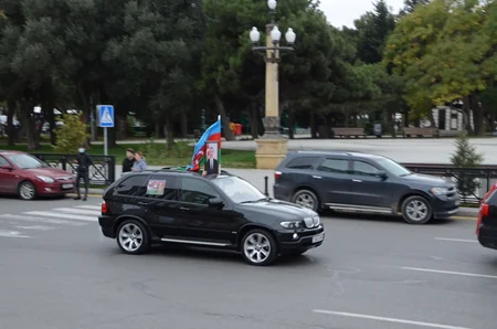 Bakıda qələbə yürüşləri keçirilir