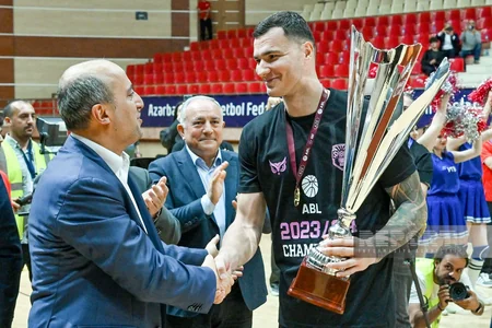 Azərbaycan Basketbol Liqasının qalibi olan Sabaha çempionluq kuboku təqdim olunub